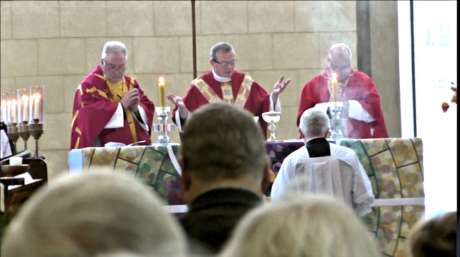  i-Fr Hugh Bowron, The Bishop and Fr Brian Kilkelly celebrate the Eucharist.jpg 